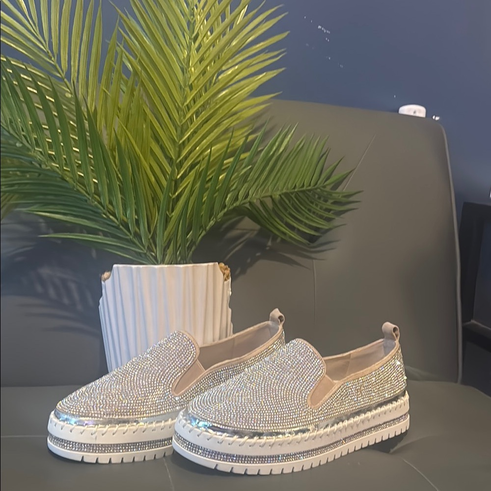 🩶Sparkly Women's Silver Slip-On Shoes BRAND NEW